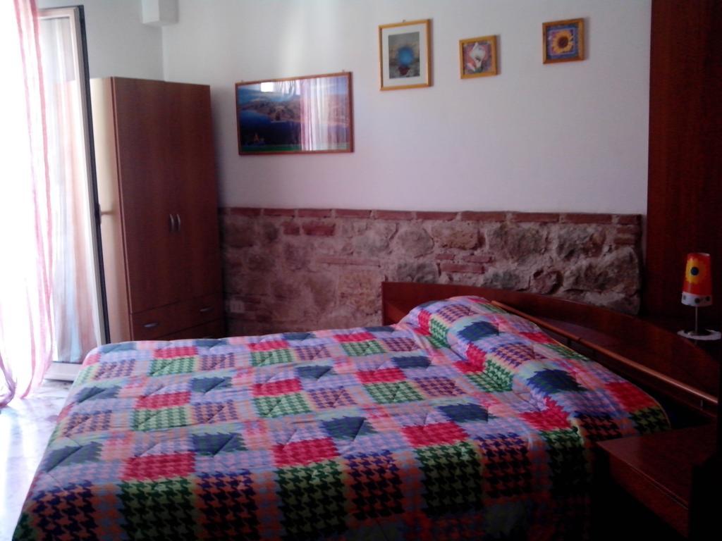 Bed&Breakfast La Casetta Sant'Alessio Siculo Ruang foto