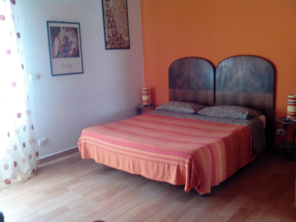 Bed&Breakfast La Casetta Sant'Alessio Siculo Ruang foto