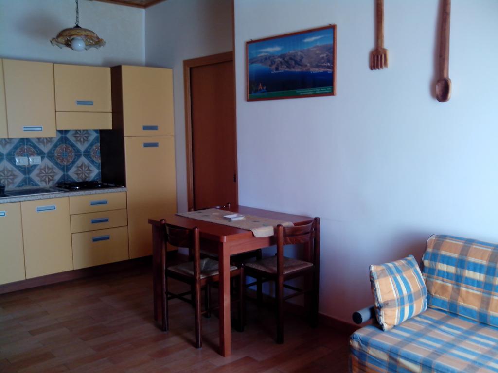 Bed&Breakfast La Casetta Sant'Alessio Siculo Bagian luar foto